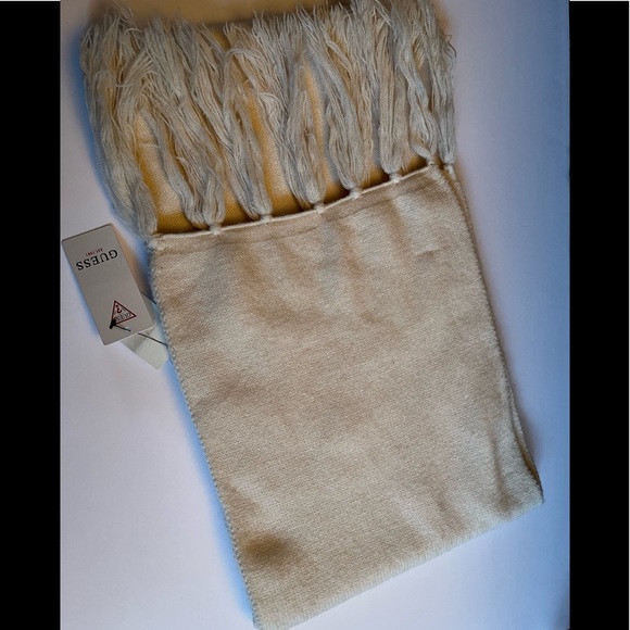 Guess Oatmeal Woman Scarf - Picture 4 of 4